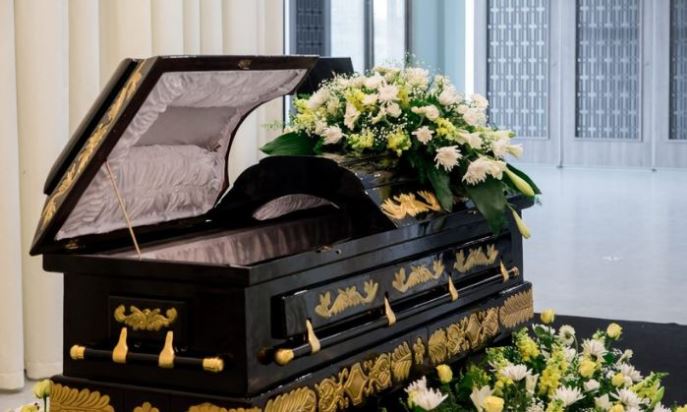 Mơ thấy mình nằm trong quan tài là điềm gì? Giải mã ý nghĩa nổi bật
