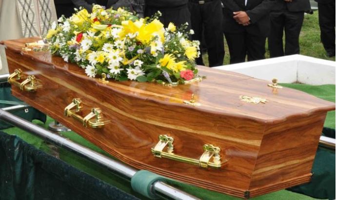 Mơ Thấy Người Yêu Nằm Trong Quan Tài: Giải Mã Và Ý Nghĩa 3 Những trường hợp cụ thể khi mơ thấy người yêu nằm trong quan tài