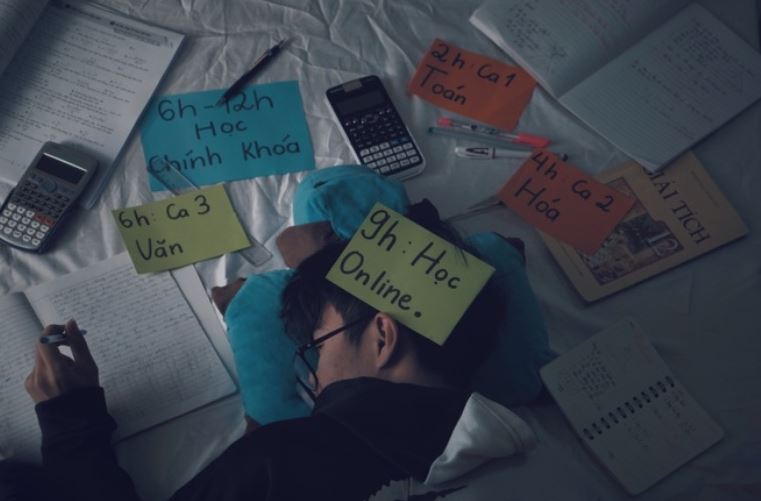 Tâm Lý Học Về Áp Lực Tập Thể: Hiểu Để Vượt Qua Và Sống Thật Với Chính Mình 2 Tâm lý học về áp lực tập thể là gì